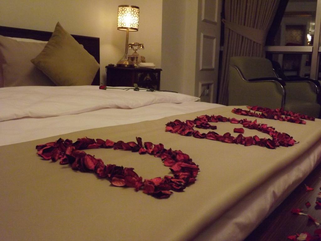The Gala Palace Suits คาร์ส ภายนอก รูปภาพ